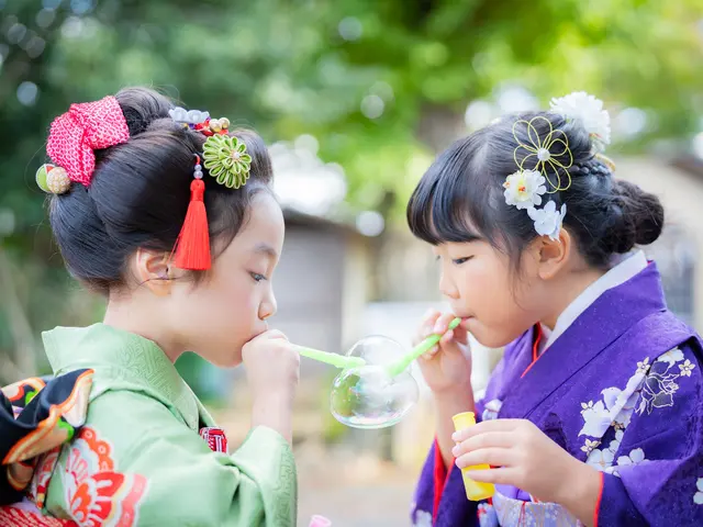 芸能事務所提携カメラマン / やさしい雰囲気で撮影いたします♪ / 和傘２本無料