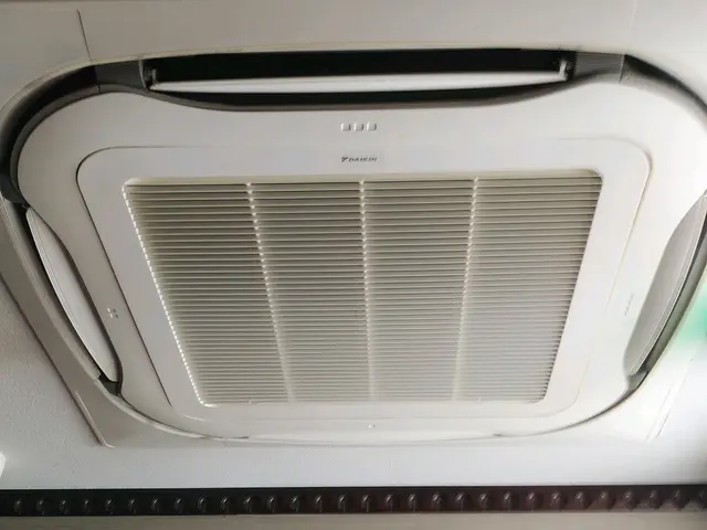 今だけ価格！禁煙、電気工事士がお伺い！保険加入　paypay使えますサービスの画像