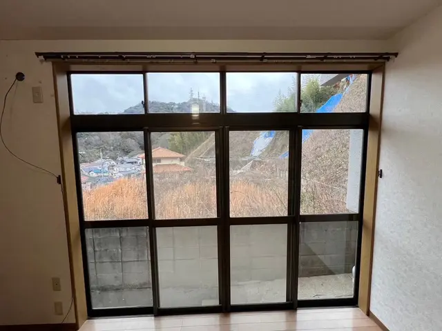 【9月新規出店！】窓の埃跡や水垢、サッシに溜まった汚れなど全てお任せください！！サービスの画像