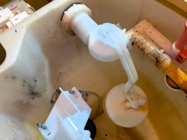 トイレ修理は弊社にお任せ下さい！写真添付で修理見積もり致します。サービスの画像