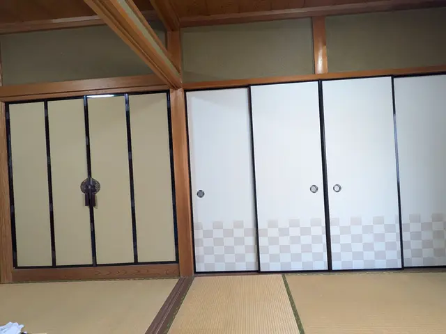 【和室のしつらえ】現状の襖の状態をしっかり確認し紙の選定及び適性施工を実践しますサービスの画像