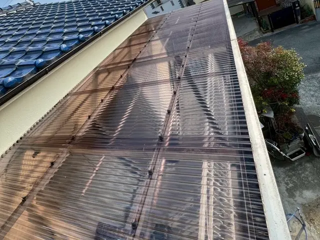 バルコニー屋根の設置・交換サービスの画像