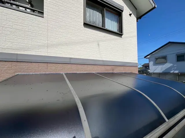 バルコニー屋根の設置・交換サービスの画像