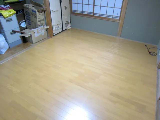 畳の部屋をフロアに張り替え工事古くなった床の張り替え工事サービスの画像