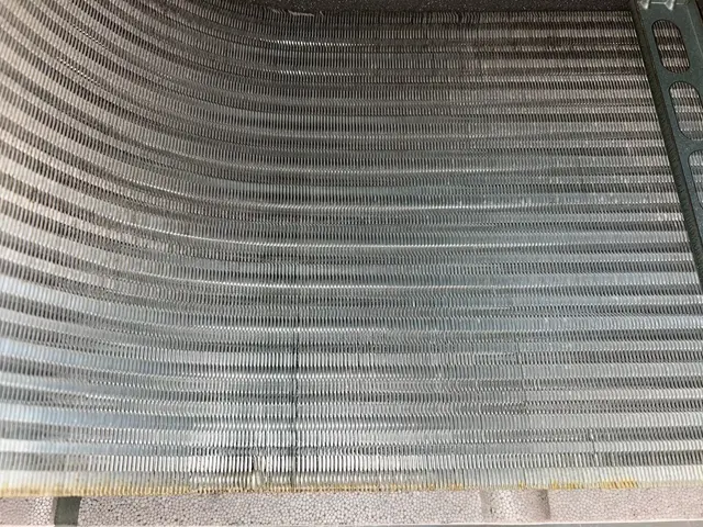 施工歴3年以上！見えにくい部分まで徹底洗浄！見違えるほど綺麗にしますサービスの画像