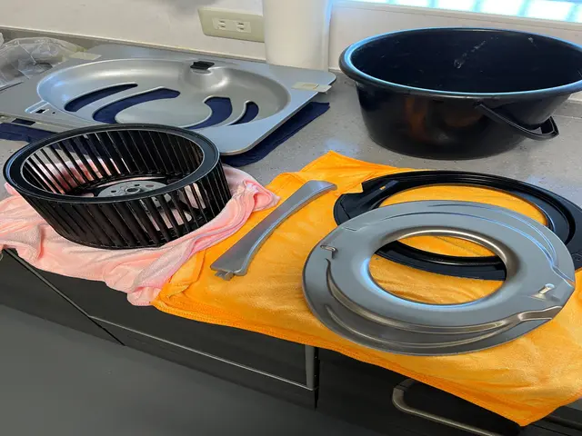 【浴室清掃の実績で安心！換気扇も新品のような輝きへ】サービスの画像