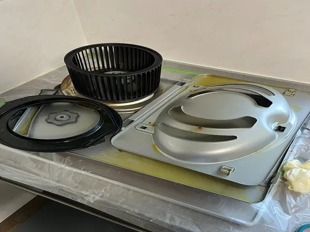 【浴室清掃の実績で安心！換気扇も新品のような輝きへ】サービスの画像