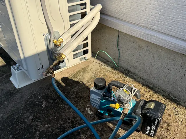 取外し、移設、回収、引越しに、伴う工事もお任せください。エアコン工事は当店にサービスの画像