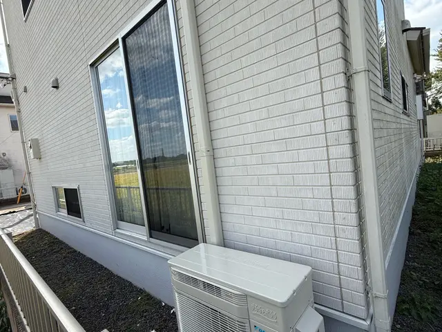 取外し、移設、回収、引越しに、伴う工事もお任せください。エアコン工事は当店にサービスの画像