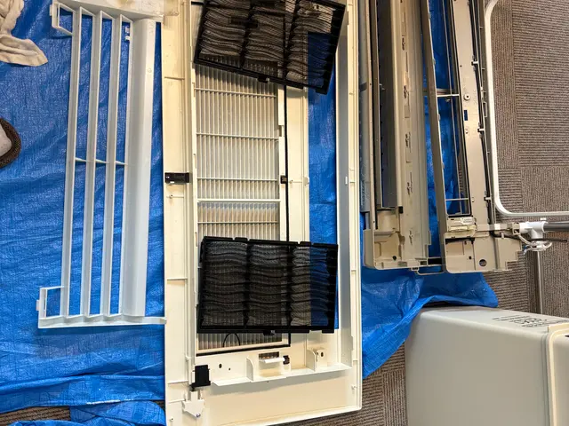 複数台がお得！4方向業務用エアコン¥22000！家庭用1〜2方向は¥19000！サービスの画像