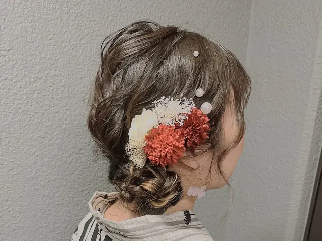 和装アップ＆可愛いゆるふわセットも得意◎着付けと同時予約は−2000円致します！サービスの画像