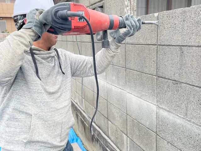 ブロック塀の撤去お任せください！古く倒壊しそうなブロック塀も安全に撤去致します！サービスの画像