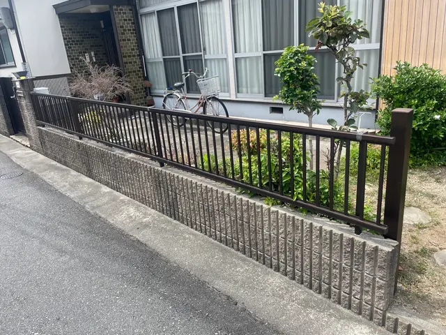 ブロック塀の撤去お任せください！古く倒壊しそうなブロック塀も安全に撤去致します！サービスの画像