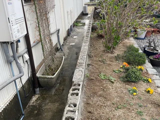 ブロック塀の撤去お任せください！古く倒壊しそうなブロック塀も安全に撤去致します！サービスの画像