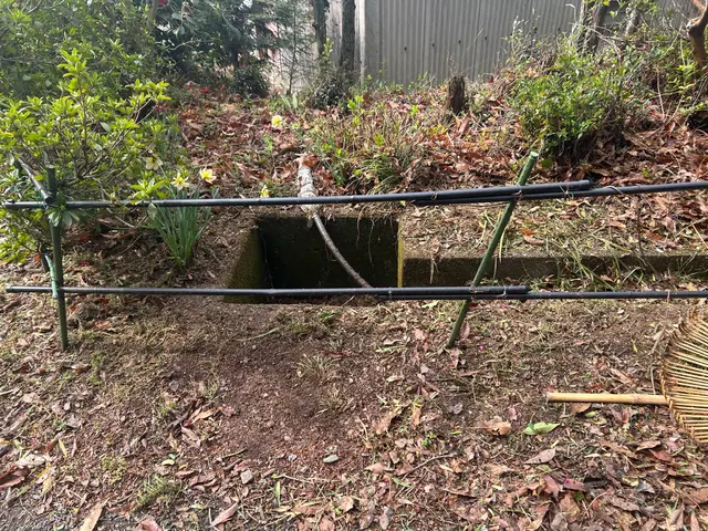 側溝の詰まり、清掃、泥。サービスの画像