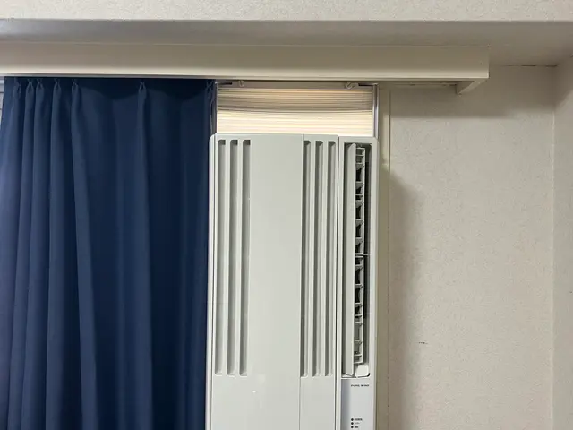窓用エアコンの取り付け取り外し移設作業は楽々にお任せ下さいサービスの画像