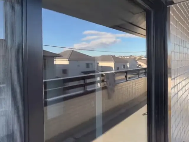 ◎窓ガラスとサッシの汚れ、隅々までピカピカに◎ガラス１０枚以上からサービスの画像