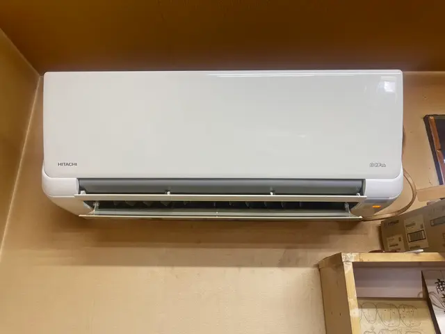 エアコンの汚れ、店長とスタッフにお任せあれ！エコ洗剤使用で優しくクリーニングサービスの画像