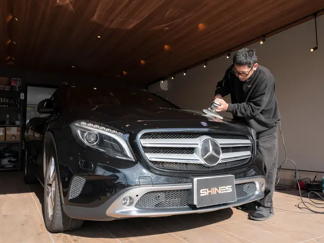 車の艶復活！プロのカーコーティング落ちない水ジミ除去＋艶コーティング自社工場完備サービスの画像
