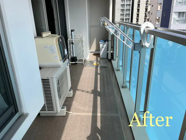 ベランダ・バルコニークリーニングの汚れは部屋の中にほこりを持ち込みますサービスの画像