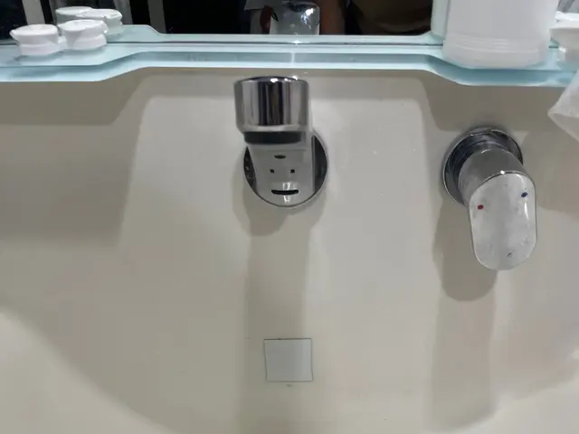 洗面水栓蛇口交換ご予約お待ちしております。手持ち水栓蛇口も大歓迎！サービスの画像