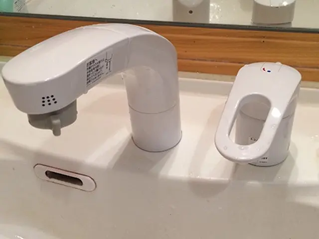 洗面水栓蛇口交換ご予約お待ちしております。手持ち水栓蛇口も大歓迎！サービスの画像