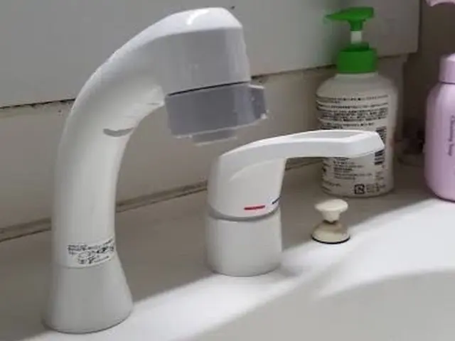 洗面水栓蛇口交換ご予約お待ちしております。手持ち水栓蛇口も大歓迎！サービスの画像