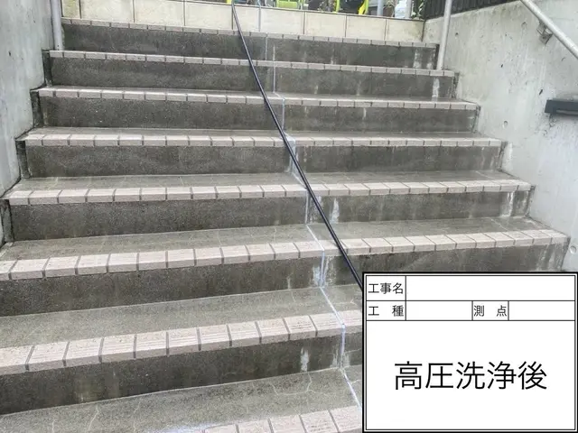 カーポートや駐車場の土間洗浄サービスの画像