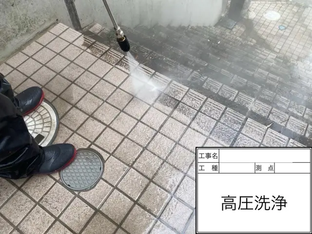 カーポートや駐車場の土間洗浄サービスの画像