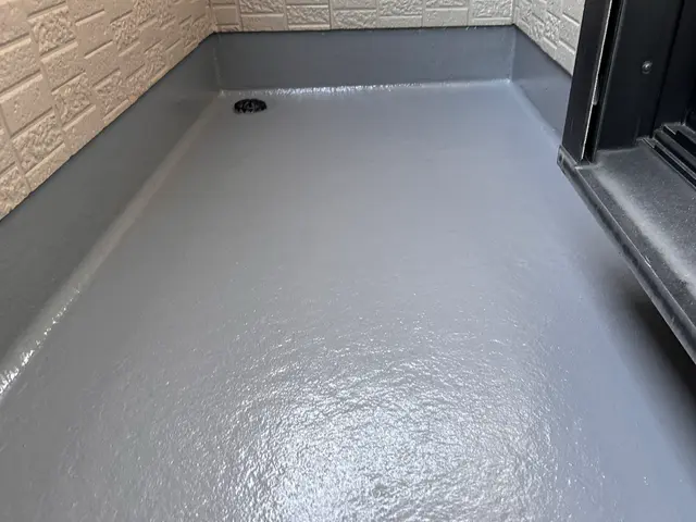 完全自社施工！新築同様のついつい見たくなるような綺麗なベランダを目指します！サービスの画像