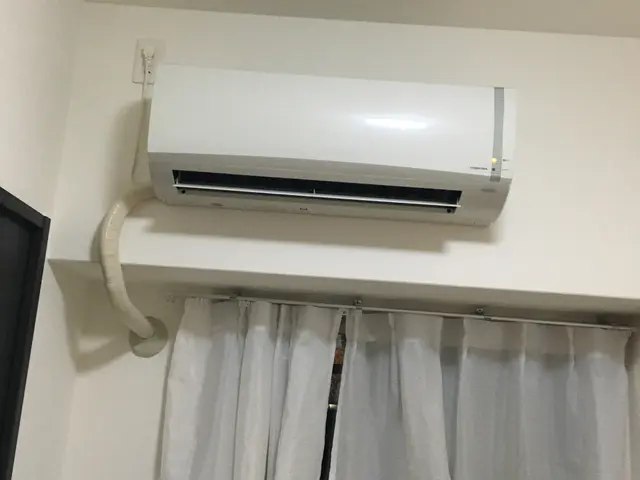 大阪府・実績豊富な店長が作業終了まで対応します！冷房能力4キロサービスの画像