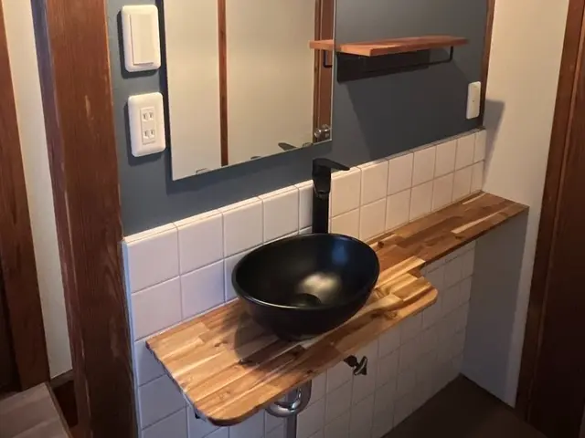 各メーカーの洗面台施行できます。造作洗面のご依頼も多数頂いております。サービスの画像