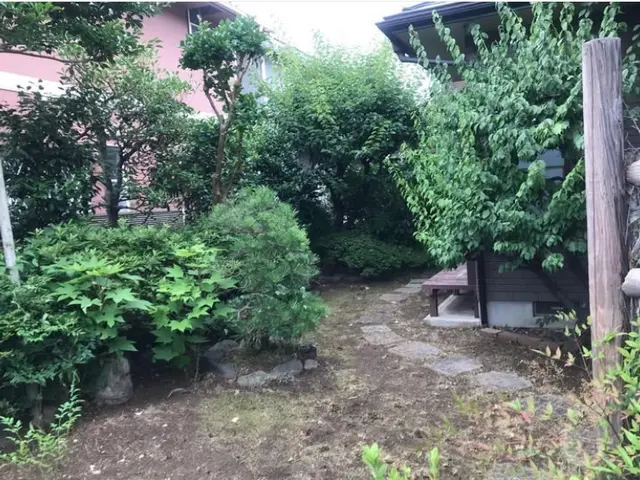 お庭やお家の周りの草刈り作業の事なら何でもお任せ！！サービスの画像