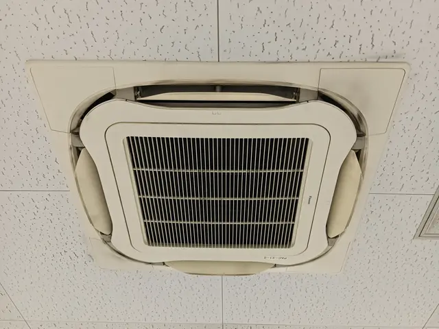 プロの技術で納得の仕上がり！汚れも臭いもなかったコトに！店舗もオフィスも大歓迎サービスの画像