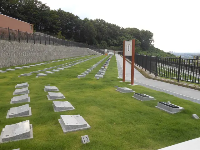 その道のプロ、石材店がお墓参り代行いたします。現状墓石の耐震診断無料報告付き。サービスの画像