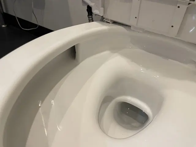 【安心の株式会社】汚れが強い病院カラオケ施設等の定期トイレ清掃実績があります☆サービスの画像