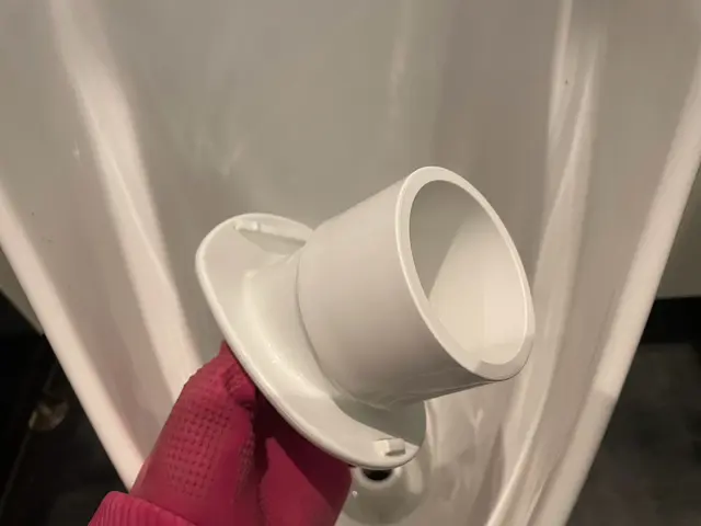 【安心の株式会社】汚れが強い病院カラオケ施設等の定期トイレ清掃実績があります☆サービスの画像