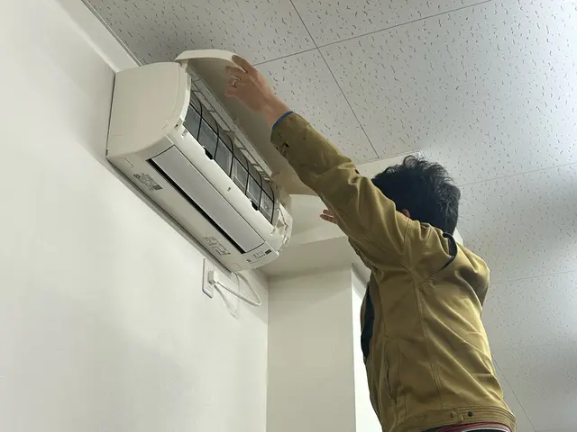 複数台割引！抗菌コート無料★エアコンクリーニングの事ならお任せ下さい。日曜日不可サービスの画像