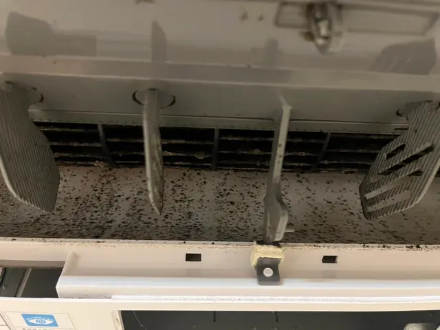 複数台割引！抗菌コート無料★エアコンクリーニングの事ならお任せ下さい。日曜日不可サービスの画像