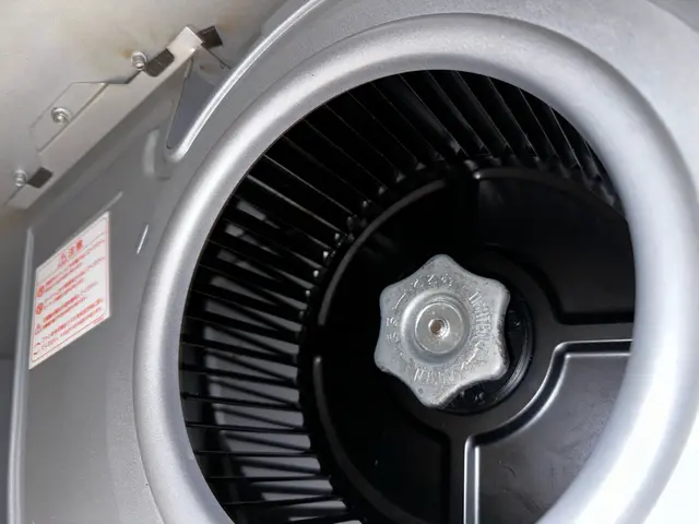 キッチン、レンジフード丸ごとピカピカセット！プロの清掃技術がキッチンを蘇らせますサービスの画像