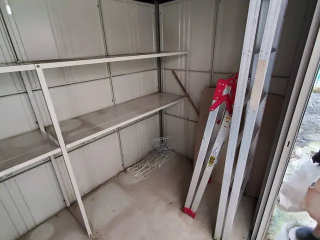 金属製物置解体！損害保険加入､土日祝即日可､丁寧。プロが参ります。サービスの画像