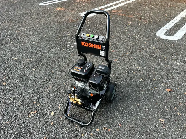 駐車場は洗うだけで、家の雰囲気も明るくなります。サービスの画像