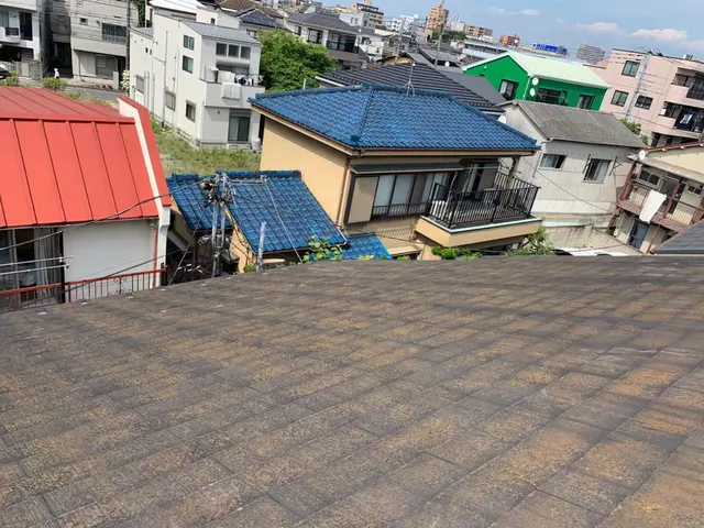 お家の屋根の見た目が雨漏りがで困っていませんか？そんな時は私たちにお任せくださいサービスの画像