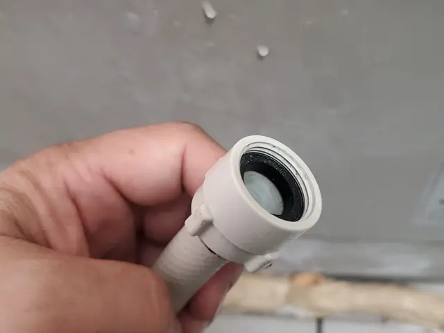 無料駐車場ご用意で300円値引き　大手作業歴14年　損保加入　P当社負担サービスの画像