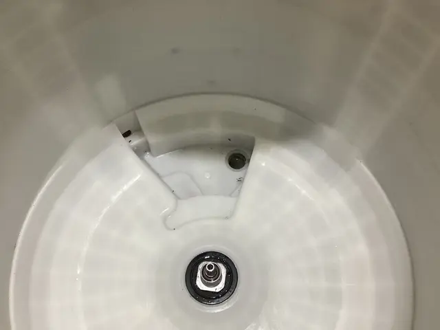 分解して高圧洗浄機でカビ汚れを徹底洗浄！女性ｽﾀｯﾌ同行可なので安心！サービスの画像