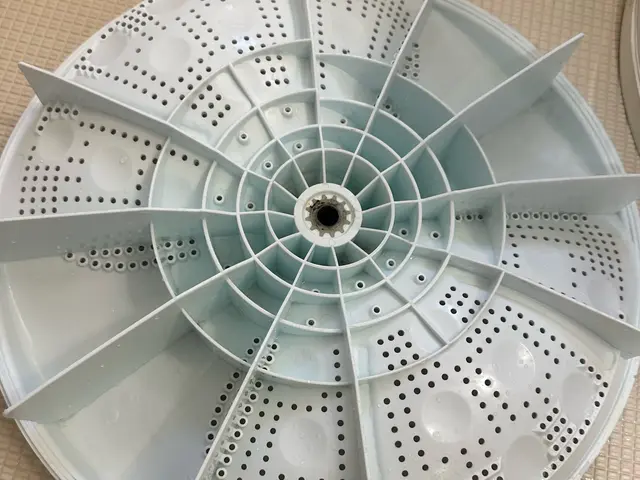 分解して高圧洗浄機でカビ汚れを徹底洗浄！女性ｽﾀｯﾌ同行可なので安心！サービスの画像