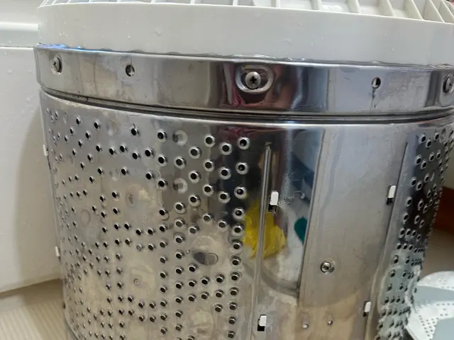 分解して高圧洗浄機でカビ汚れを徹底洗浄！女性ｽﾀｯﾌ同行可なので安心！サービスの画像