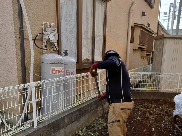 【草むしりと併せてご依頼可能です】高くなって困った木の伐採もご相談ください！！！サービスの画像