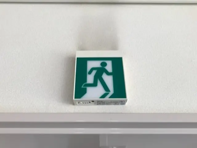 蛍光灯→LEDへの更新工事。第1種電気工事士が責任施工いたします。サービスの画像