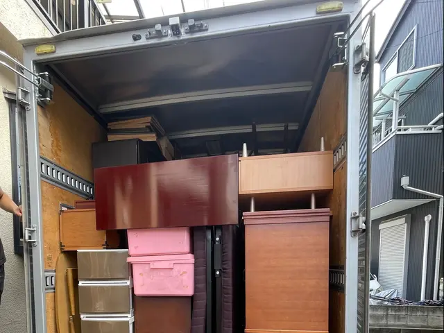 2トントラック｜大量リユース品回収サービス（2〜3名対応）サービスの画像